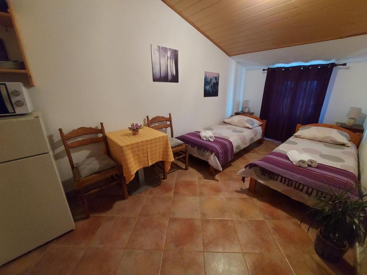 Ranch Radin Bed & Breakfast Бъртонигла Екстериор снимка