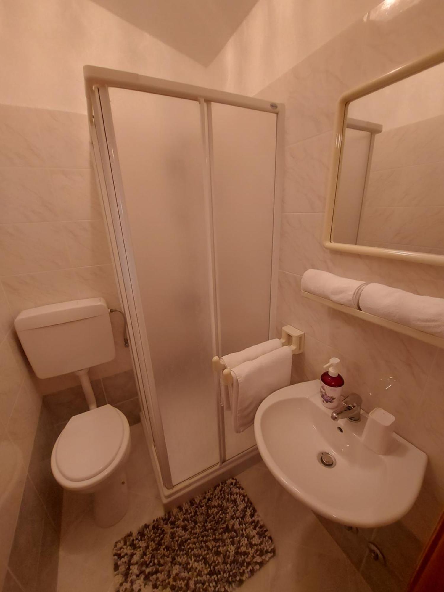 Ranch Radin Bed & Breakfast Бъртонигла Стая снимка