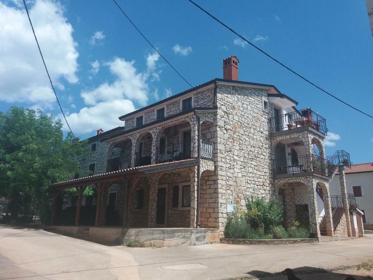 Ranch Radin Bed & Breakfast Бъртонигла Екстериор снимка